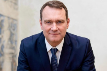 Desítky milionů pro neziskovky. Fiala účtuje s aktivismem