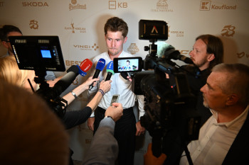 Anketa Zlatá hokejka 2026 zná svého vítěze. Novým králem je Martin Nečas