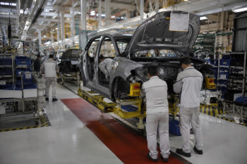 Italský průmysl hledá cestu z útlumu. Automobilky čeká změna