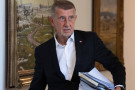 Za osm měsíců víc než za čtyři roky. Babiš ukázal čísla o armádě