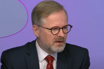 Stovky milionů na politický aktivismus neziskovek za Fialovy vlády