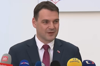 Ústavní puč a válka s vládou. Macinka cupuje Pavla