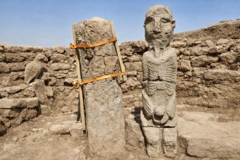 Kamenná tvář stará 11 tisíc let mění pohled na pravěk