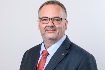 Jurečka chtěl skórovat, místo toho ho Bednárik tvrdě setřel