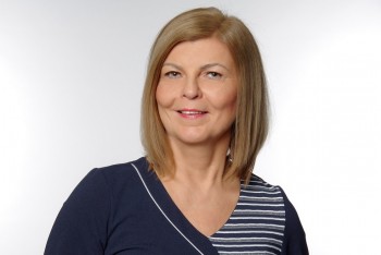 Zapálená auta a strach z návratu devadesátek. Náhoda?